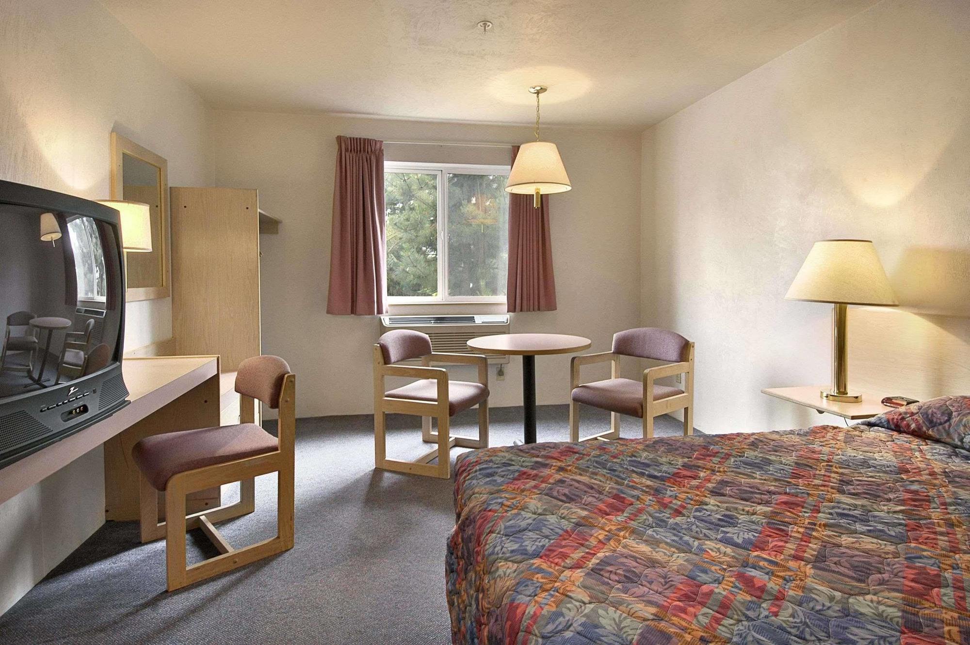 Super 8 By Wyndham Corvallis Exterior photo