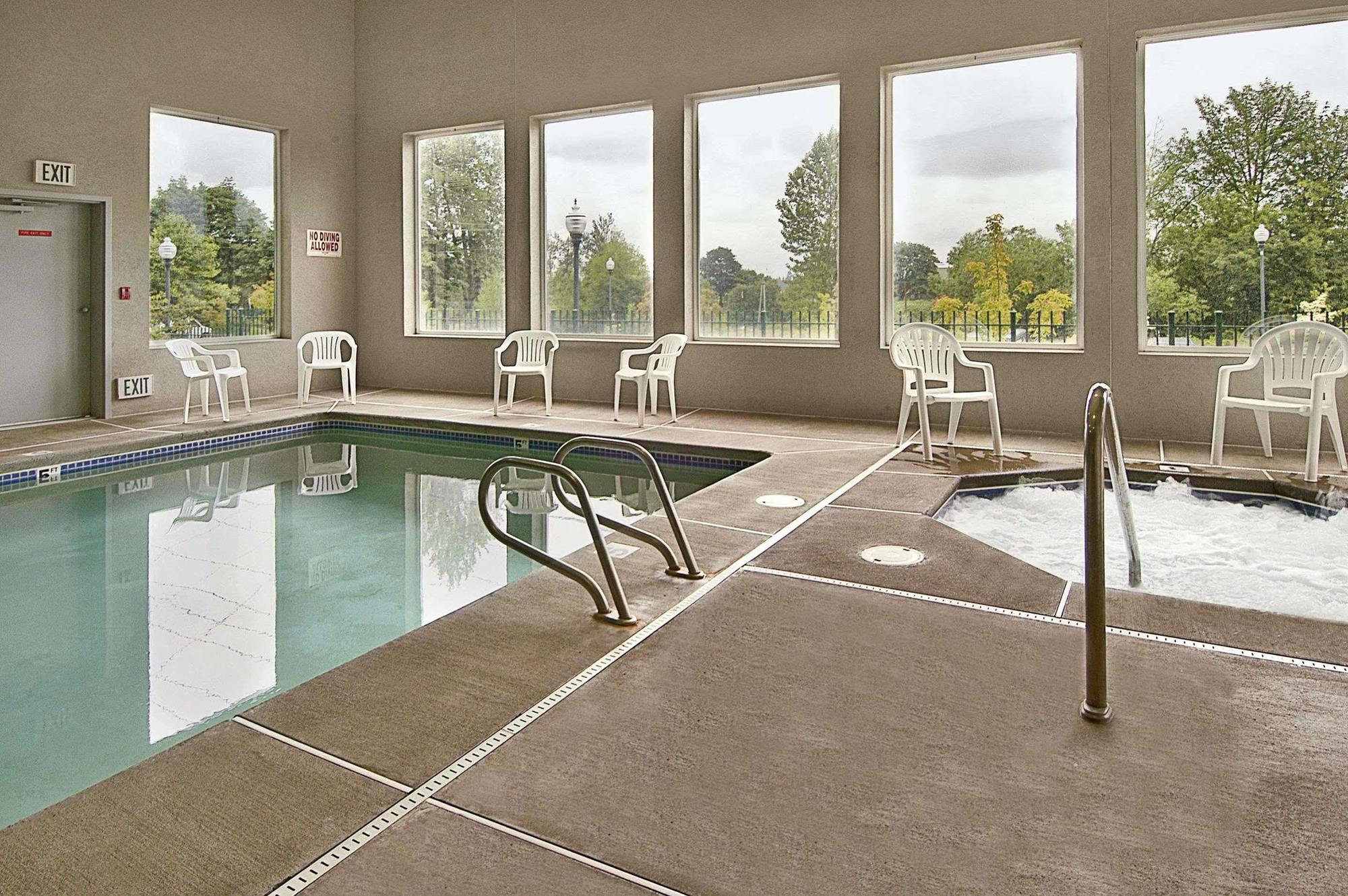 Super 8 By Wyndham Corvallis Exterior photo